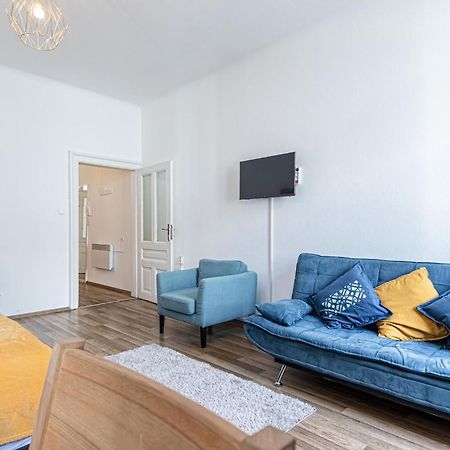 Explore Vienna: 1Br Retreat Near Westbahnhof Buitenkant foto
