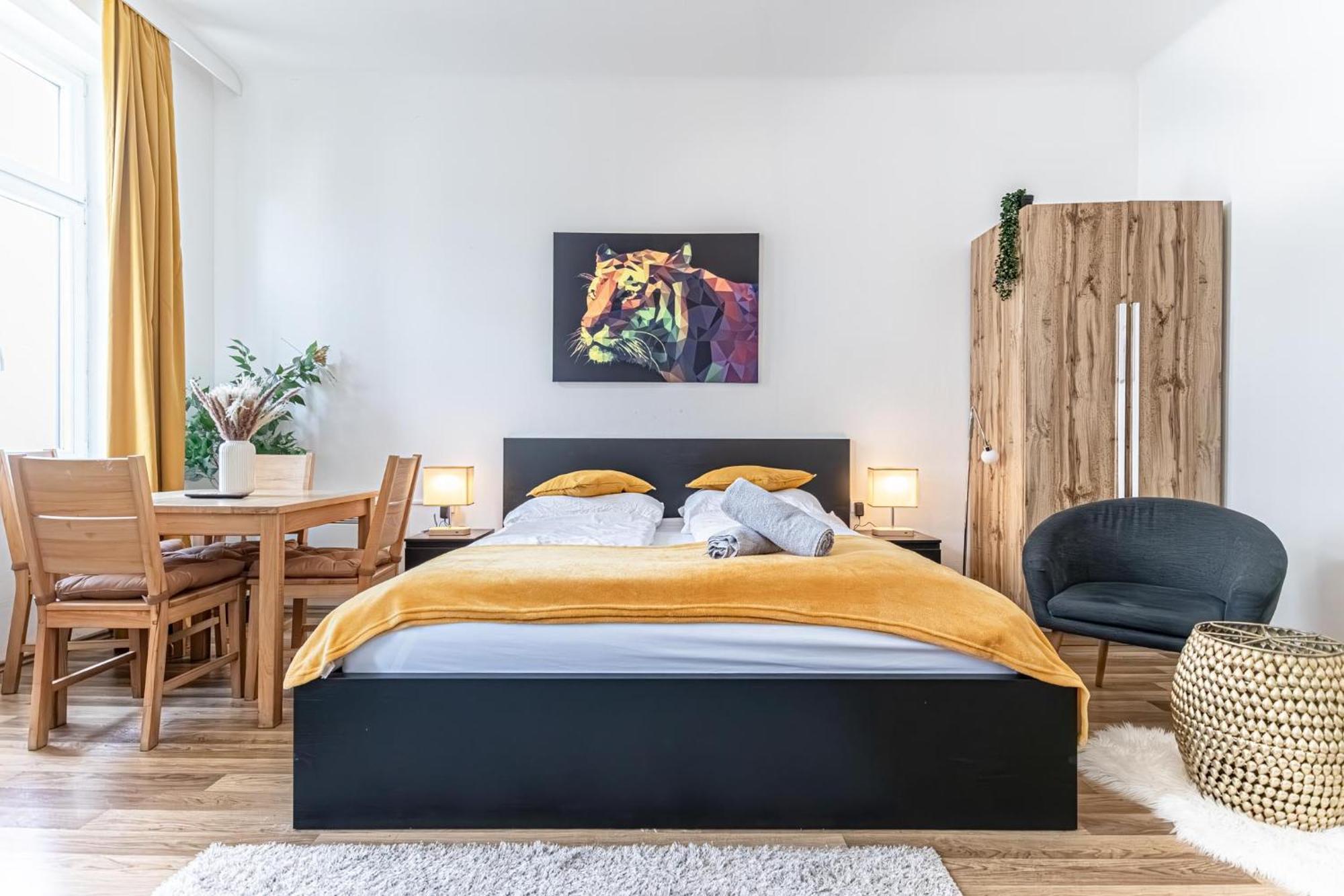 Explore Vienna: 1Br Retreat Near Westbahnhof Buitenkant foto