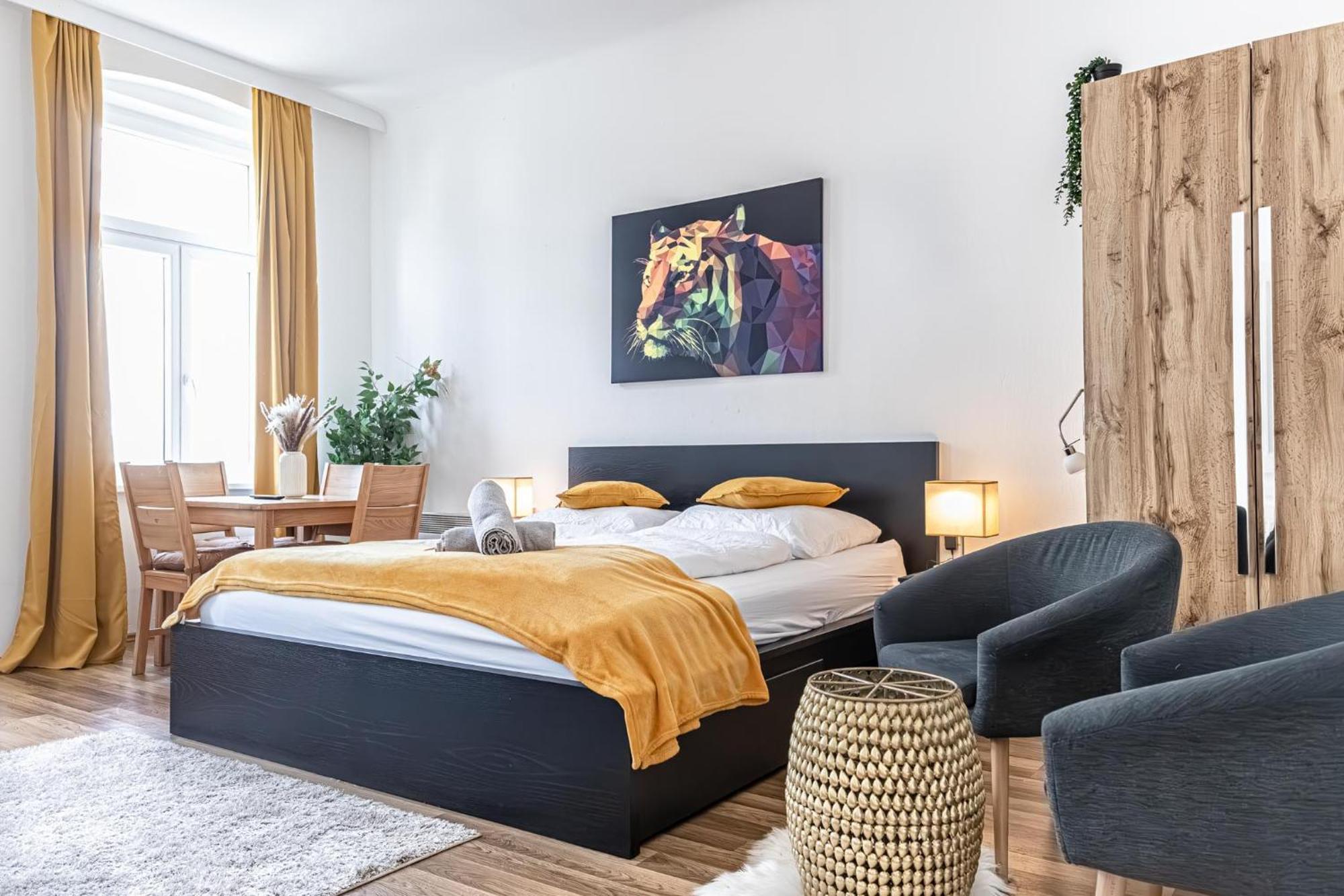 Explore Vienna: 1Br Retreat Near Westbahnhof Buitenkant foto