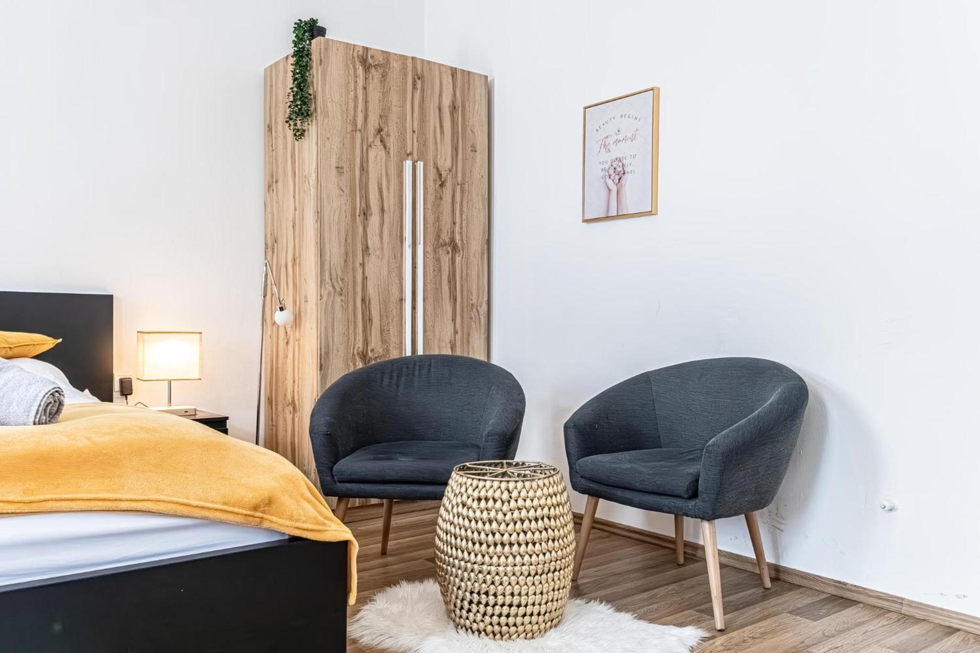 Explore Vienna: 1Br Retreat Near Westbahnhof Buitenkant foto