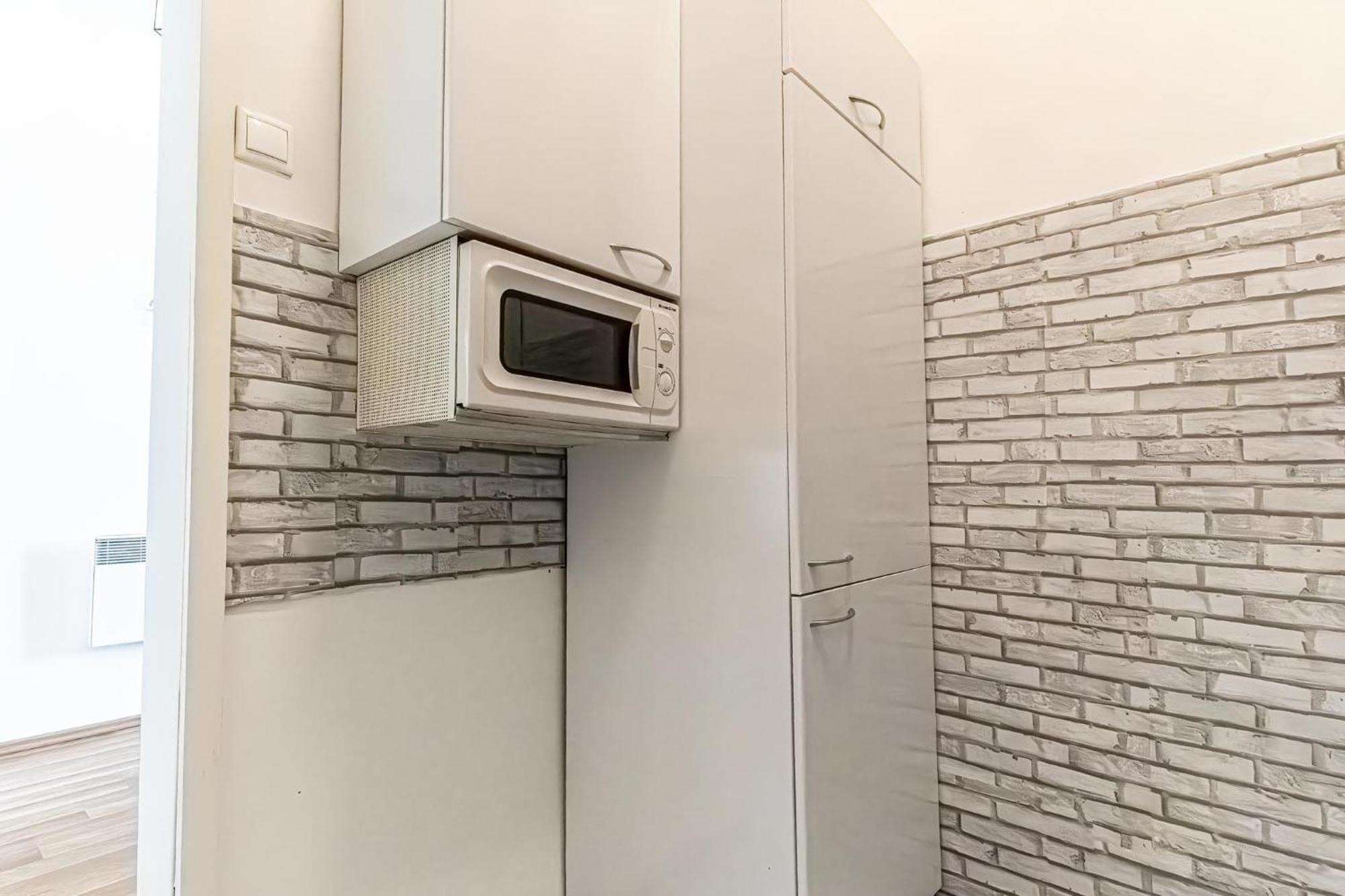 Explore Vienna: 1Br Retreat Near Westbahnhof Buitenkant foto