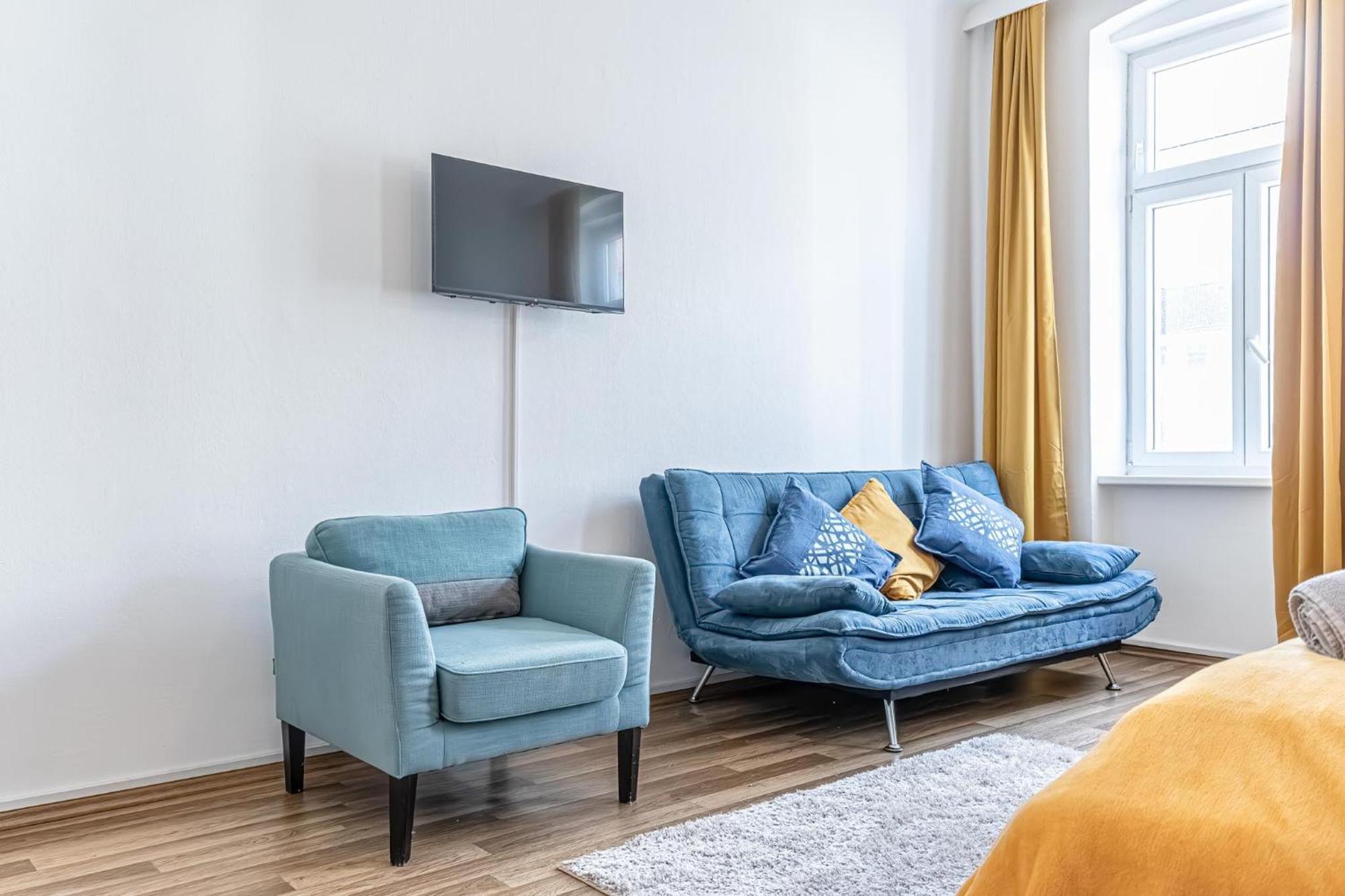 Explore Vienna: 1Br Retreat Near Westbahnhof Buitenkant foto