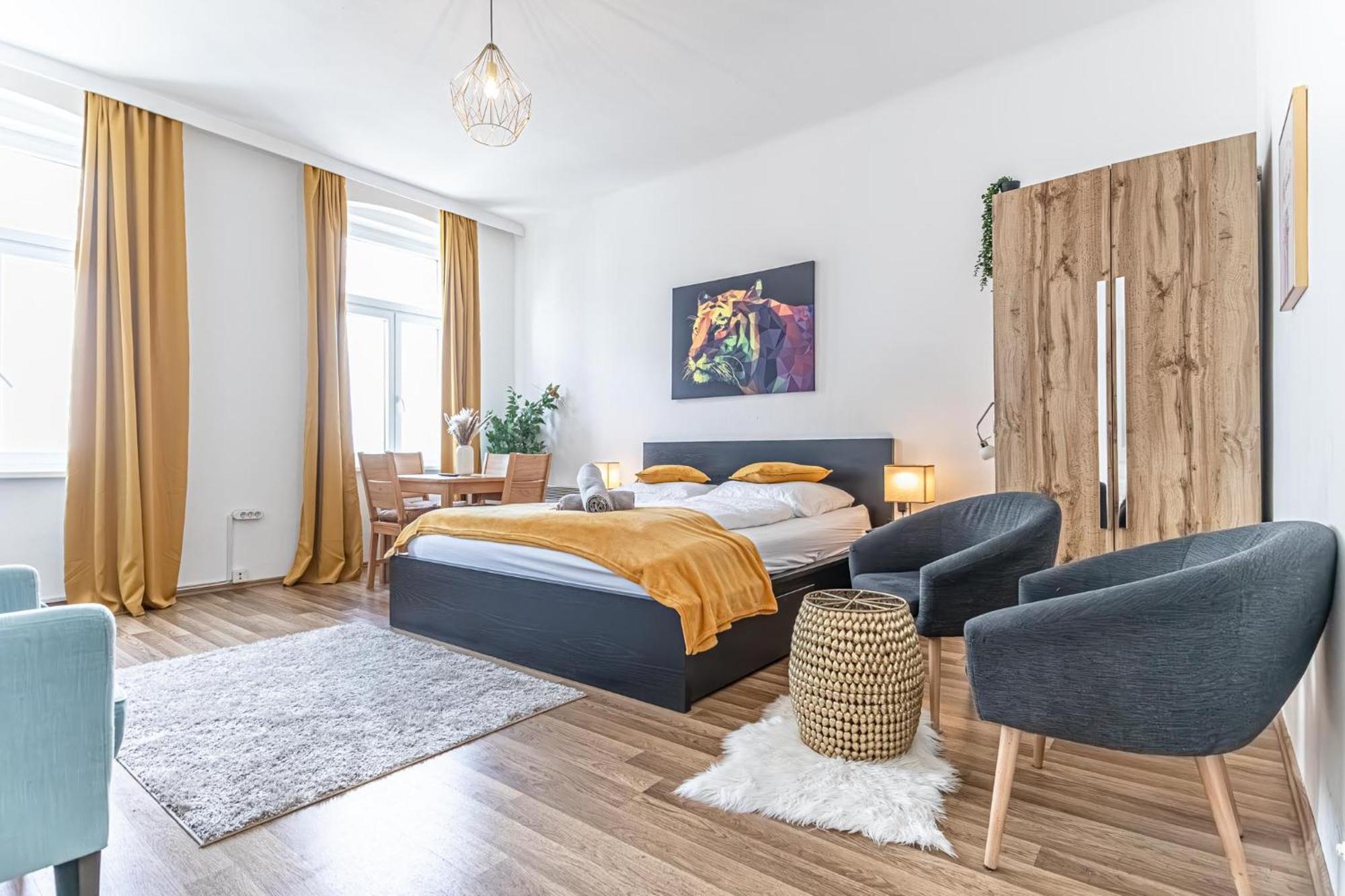 Explore Vienna: 1Br Retreat Near Westbahnhof Buitenkant foto
