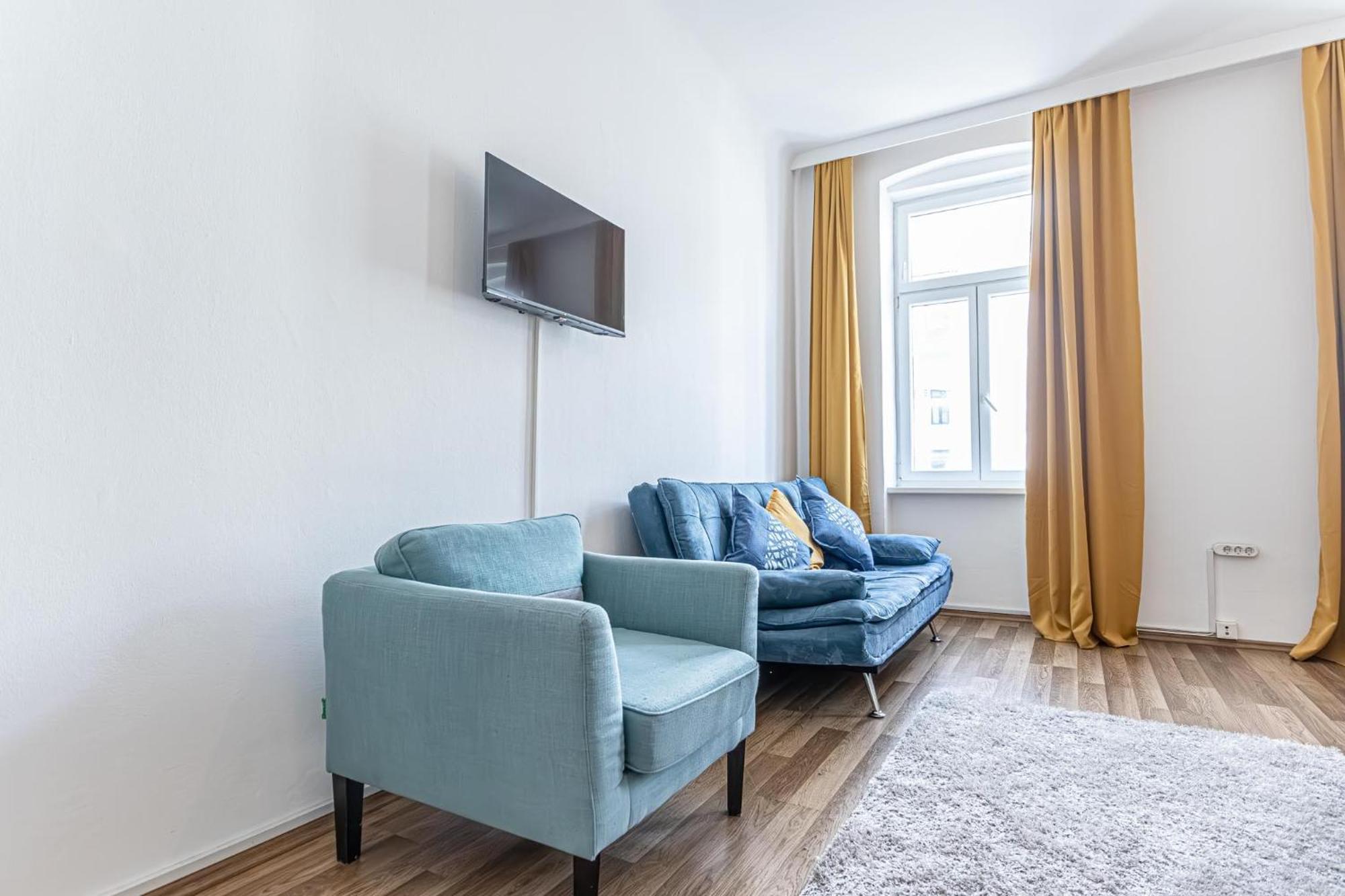 Explore Vienna: 1Br Retreat Near Westbahnhof Buitenkant foto