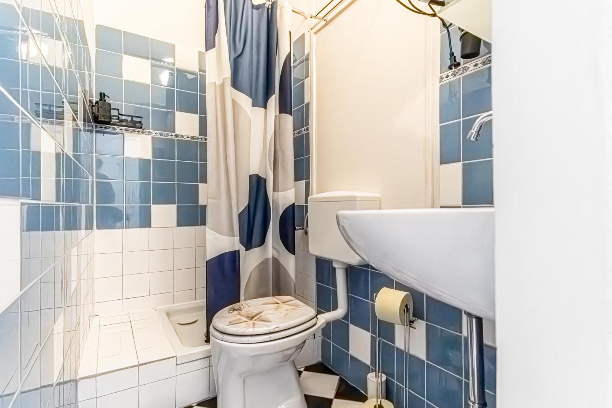 Explore Vienna: 1Br Retreat Near Westbahnhof Buitenkant foto